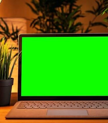 pc-schermo-interamente-verde-chiaro
