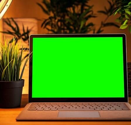 pc-schermo-interamente-verde-chiaro